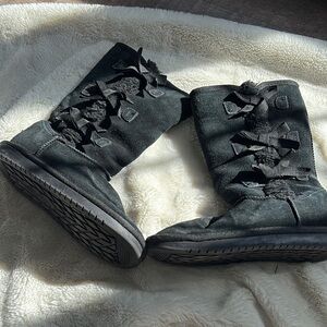 Koolaburra by UGG Kids Bow Boots – Size 2 | Black Suede | Cozy Winter Style |